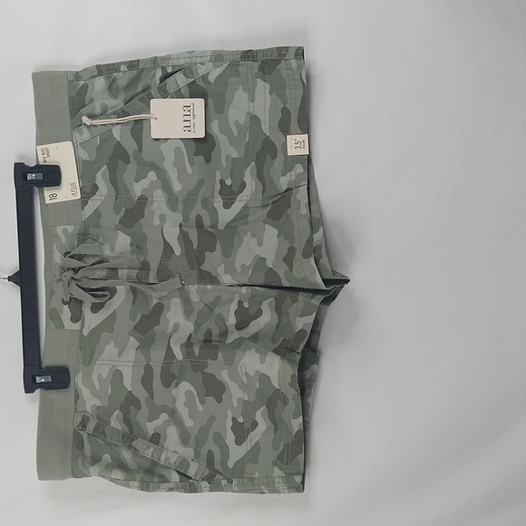A.n.a Women Midrise Pull On Shorts Size: 18  Army Fatigue - Picture 1 of 6